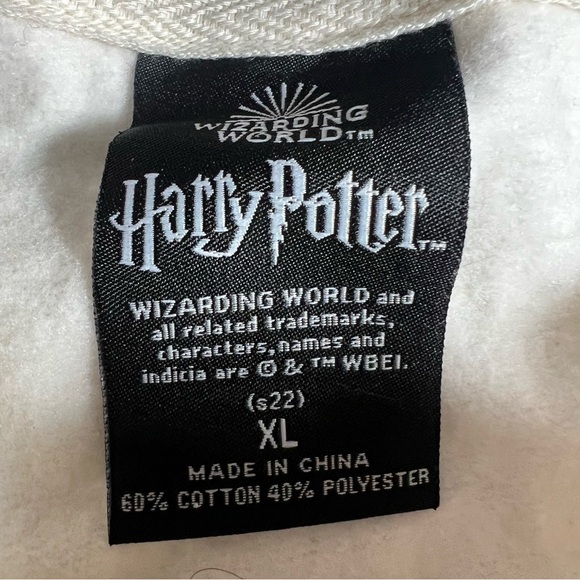 Harry Potter Hogwarts Wizarding World Crewneck Cream Sweatshirt Adult Size XL - Picture 4 of 7